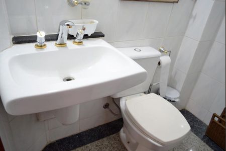 Lavabo de apartamento para alugar com 3 quartos, 184m² em Pinheiros, São Paulo