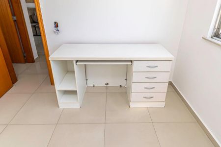 Apartamento para alugar com 70m², 2 quartos e 1 vagaQuarto 2 - Mesa de escritório