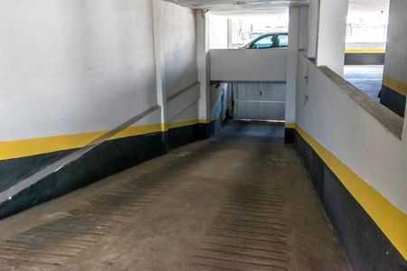Apartamento para alugar com 70m², 2 quartos e 1 vagaÁrea comum - Portão da garagem
