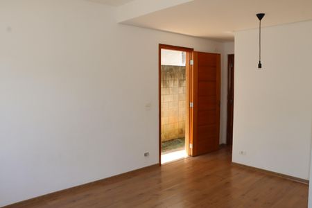 Casa de Condomínio para alugar com 2 quartos, 120m² em Caiapia, Cotia