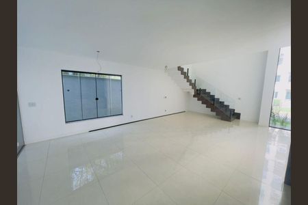 Casa à venda com 3 quartos, 268m² em Maria Paula, Niterói