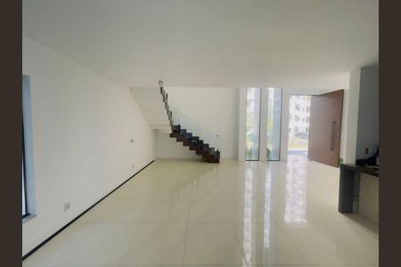 Casa à venda com 3 quartos, 268m² em Maria Paula, Niterói