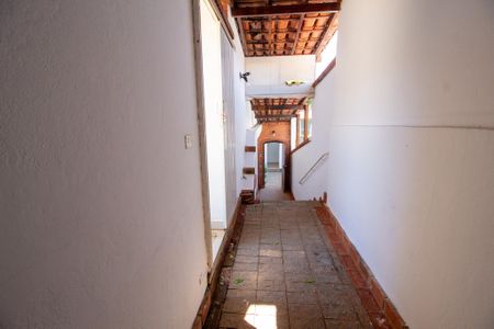 Casa para alugar com 90m², 2 quartos e 3 vagasCorredor 