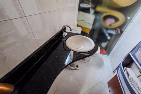 Casa à venda com 260m², 3 quartos e 5 vagasBanheiro da Suíte 2