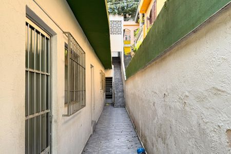 Casa para alugar com 100m², 3 quartos e 1 vagaQuintal lateral 