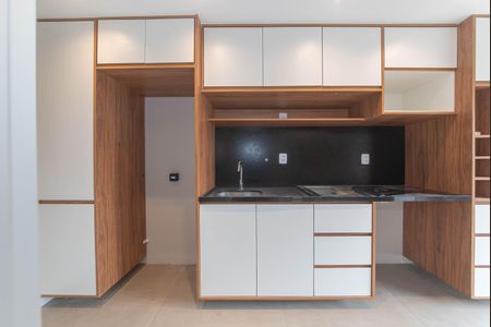 Cozinha de kitnet/studio para alugar com 1 quarto, 24m² em Vila Cordeiro, São Paulo