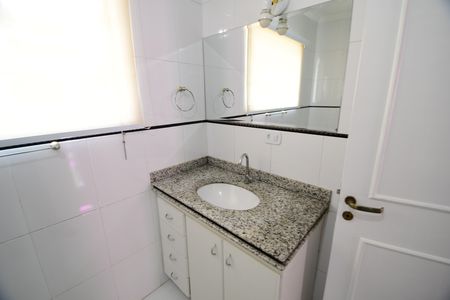 Banheiro Social de casa para alugar com 3 quartos, 326m² em Conjunto Habitacional Vila Santana (sousas), Campinas