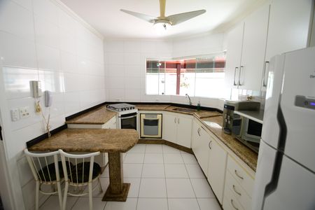 Casa para alugar com 326m², 3 quartos e 3 vagasCozinha