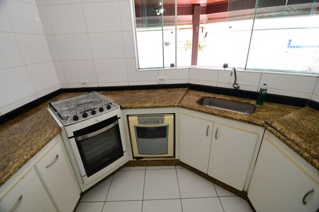 Casa para alugar com 326m², 3 quartos e 3 vagasCozinha
