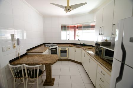 Casa para alugar com 326m², 3 quartos e 3 vagasCozinha