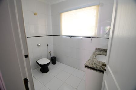 Casa para alugar com 326m², 3 quartos e 3 vagasBanheiro Social
