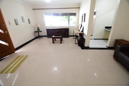 Casa para alugar com 326m², 3 quartos e 3 vagasSala