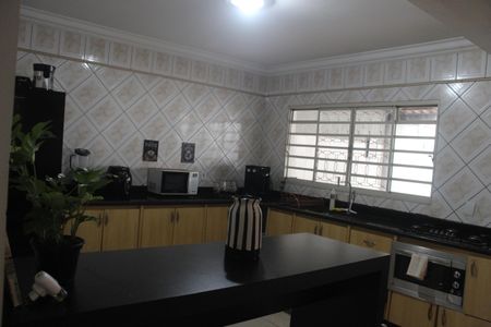 Casa para alugar com 240m², 3 quartos e 2 vagasCozinha