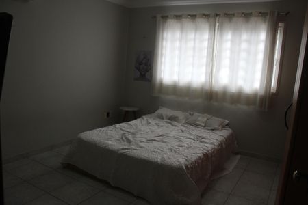 Casa para alugar com 240m², 3 quartos e 2 vagasSuíte