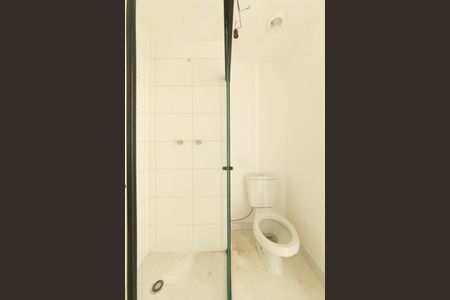 Banheiro de kitnet/studio para alugar com 1 quarto, 24m² em Vila Cordeiro, São Paulo