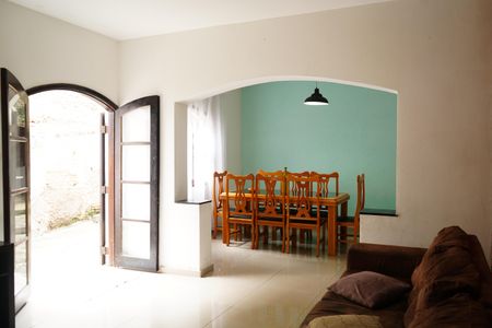 Casa à venda com 198m², 5 quartos e 3 vagasSala 1