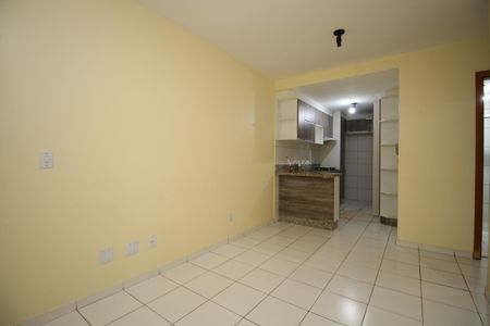 Sala de apartamento para alugar com 2 quartos, 47m² em Qs 303, Brasília