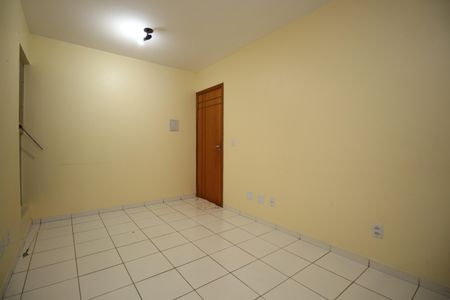 Sala de apartamento para alugar com 2 quartos, 47m² em Qs 303, Brasília