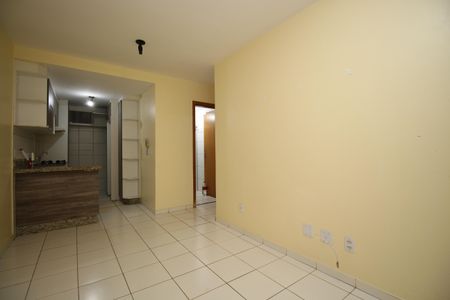 Sala de apartamento para alugar com 2 quartos, 47m² em Qs 303, Brasília