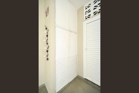 Casa à venda com 170m², 2 quartos e 2 vagas Casa à venda com 170m², 2 quartos e 2 vagasArmários