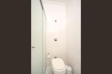 Casa à venda com 170m², 2 quartos e 2 vagas Casa à venda com 170m², 2 quartos e 2 vagasBanheiro social