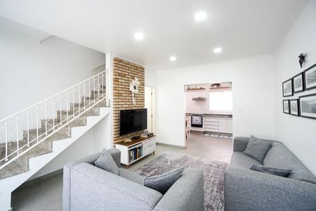 Casa à venda com 170m², 2 quartos e 2 vagas Casa à venda com 170m², 2 quartos e 2 vagasSala