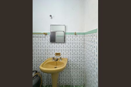 Casa para alugar com 208m², 2 quartos e 1 vaga Casa para alugar com 208m², 2 quartos e 1 vagaBanheiro Social