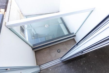 Casa de condomínio à venda com 102m², 3 quartos e 3 vagasSacada