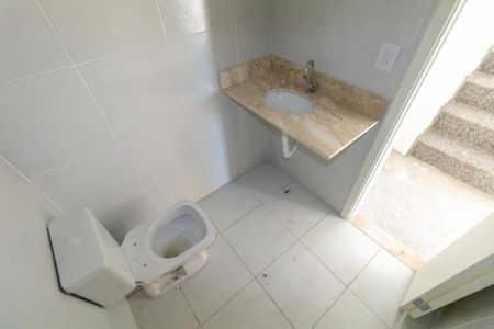 Casa de condomínio à venda com 102m², 3 quartos e 3 vagasBanheiro 2