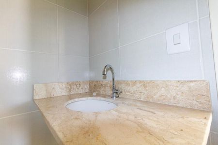 Casa de condomínio à venda com 102m², 3 quartos e 3 vagasBanheiro 2