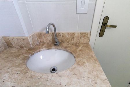 Casa de condomínio à venda com 102m², 3 quartos e 3 vagasBanheiro 1