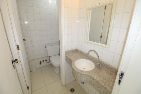 Banheiro  de kitnet/studio para alugar com 1 quarto, 40m² em Jardim Apolo Ii, São José dos Campos