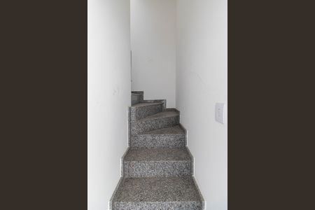 Casa de condomínio à venda com 102m², 3 quartos e 3 vagas Casa de condomínio à venda com 102m², 3 quartos e 3 vagasEscada