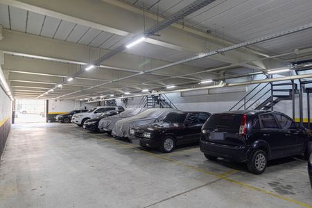 Casa de condomínio à venda com 102m², 3 quartos e 3 vagas Casa de condomínio à venda com 102m², 3 quartos e 3 vagasÁrea Comum - Garagem