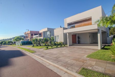 Casa de condomínio para alugar com 311m², 4 quartos e 4 vagas Casa de condomínio para alugar com 311m², 4 quartos e 4 vagasFachada