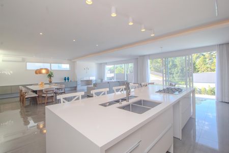 Casa de condomínio para alugar com 311m², 4 quartos e 4 vagas Casa de condomínio para alugar com 311m², 4 quartos e 4 vagasSala/Cozinha
