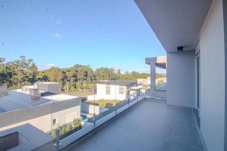 Casa de condomínio para alugar com 311m², 4 quartos e 4 vagas Casa de condomínio para alugar com 311m², 4 quartos e 4 vagasVaranda
