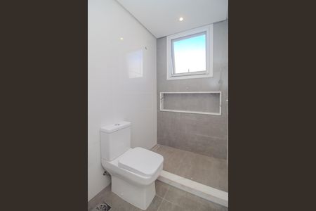 Casa de condomínio para alugar com 311m², 4 quartos e 4 vagas Casa de condomínio para alugar com 311m², 4 quartos e 4 vagasBanheiro da Suíte 3