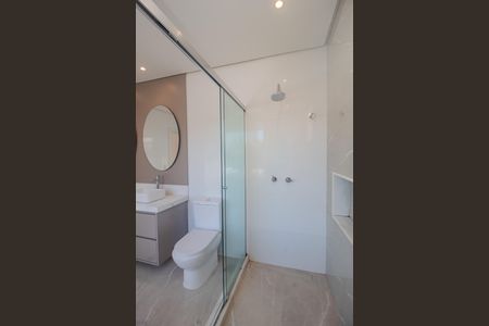 Casa de condomínio para alugar com 311m², 4 quartos e 4 vagas Casa de condomínio para alugar com 311m², 4 quartos e 4 vagasBanheiro da Suíte