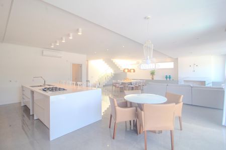 Casa de condomínio para alugar com 311m², 4 quartos e 4 vagas Casa de condomínio para alugar com 311m², 4 quartos e 4 vagasSala/Cozinha