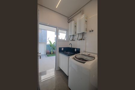 Casa de condomínio para alugar com 311m², 4 quartos e 4 vagas Casa de condomínio para alugar com 311m², 4 quartos e 4 vagasÁrea de Serviço