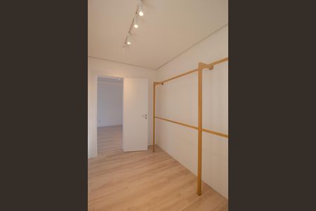 Casa de condomínio para alugar com 311m², 4 quartos e 4 vagas Casa de condomínio para alugar com 311m², 4 quartos e 4 vagasCloset