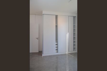 Casa de condomínio para alugar com 311m², 4 quartos e 4 vagas Casa de condomínio para alugar com 311m², 4 quartos e 4 vagasQuarto