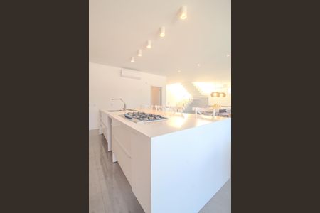 Casa de condomínio para alugar com 311m², 4 quartos e 4 vagas Casa de condomínio para alugar com 311m², 4 quartos e 4 vagasSala/Cozinha