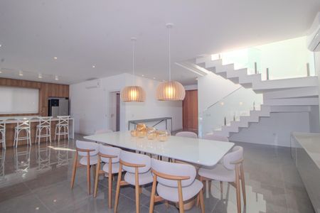 Casa de condomínio para alugar com 311m², 4 quartos e 4 vagas Casa de condomínio para alugar com 311m², 4 quartos e 4 vagasSala/Cozinha