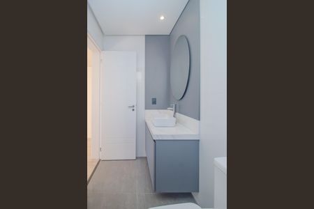 Casa de condomínio para alugar com 311m², 4 quartos e 4 vagas Casa de condomínio para alugar com 311m², 4 quartos e 4 vagasBanheiro da Suíte 3