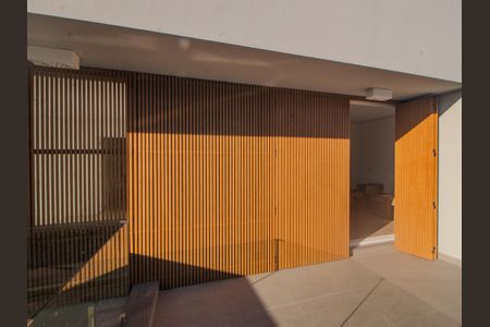 Casa de condomínio para alugar com 311m², 4 quartos e 4 vagas Casa de condomínio para alugar com 311m², 4 quartos e 4 vagasVaranda