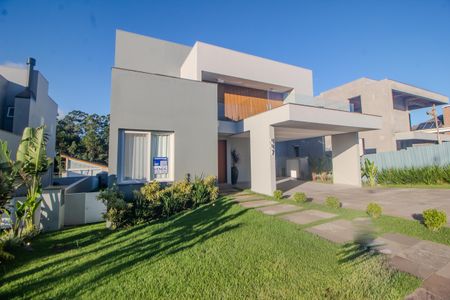 Casa de condomínio para alugar com 311m², 4 quartos e 4 vagas Casa de condomínio para alugar com 311m², 4 quartos e 4 vagasFachada