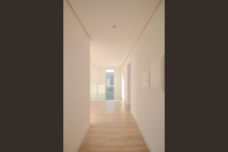 Casa de condomínio para alugar com 311m², 4 quartos e 4 vagas Casa de condomínio para alugar com 311m², 4 quartos e 4 vagasCorredor