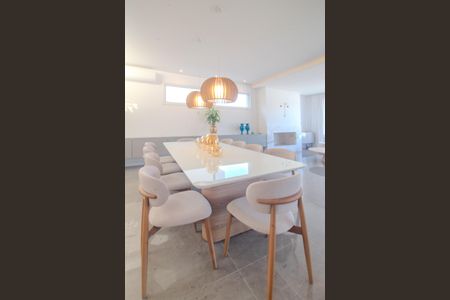 Casa de condomínio para alugar com 311m², 4 quartos e 4 vagas Casa de condomínio para alugar com 311m², 4 quartos e 4 vagasSala/Cozinha